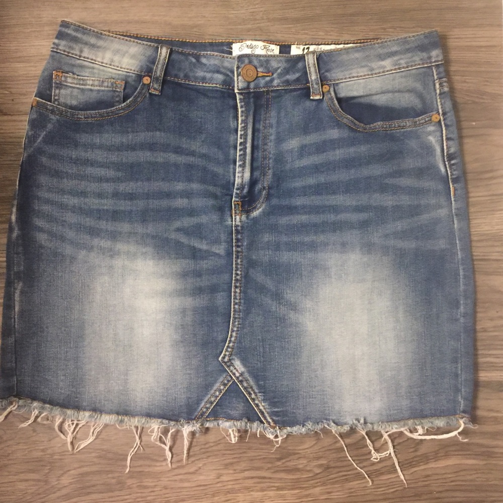 Denim frayed mini skirt